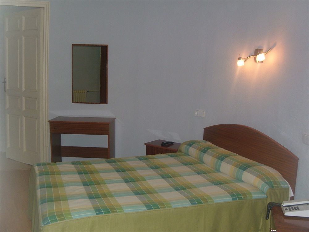 Hostal Olga Madri Exterior foto