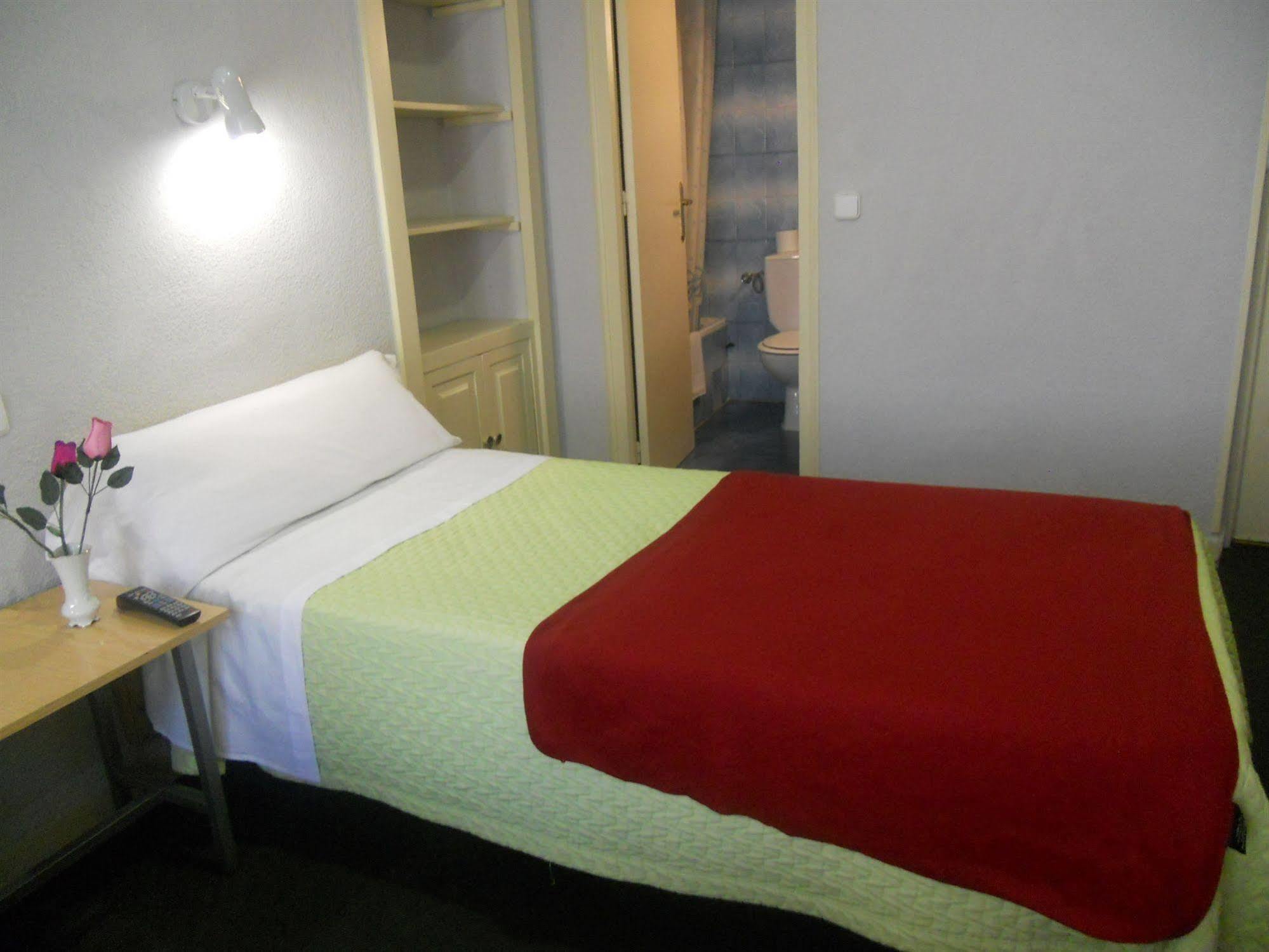 Hostal Olga Madri Exterior foto