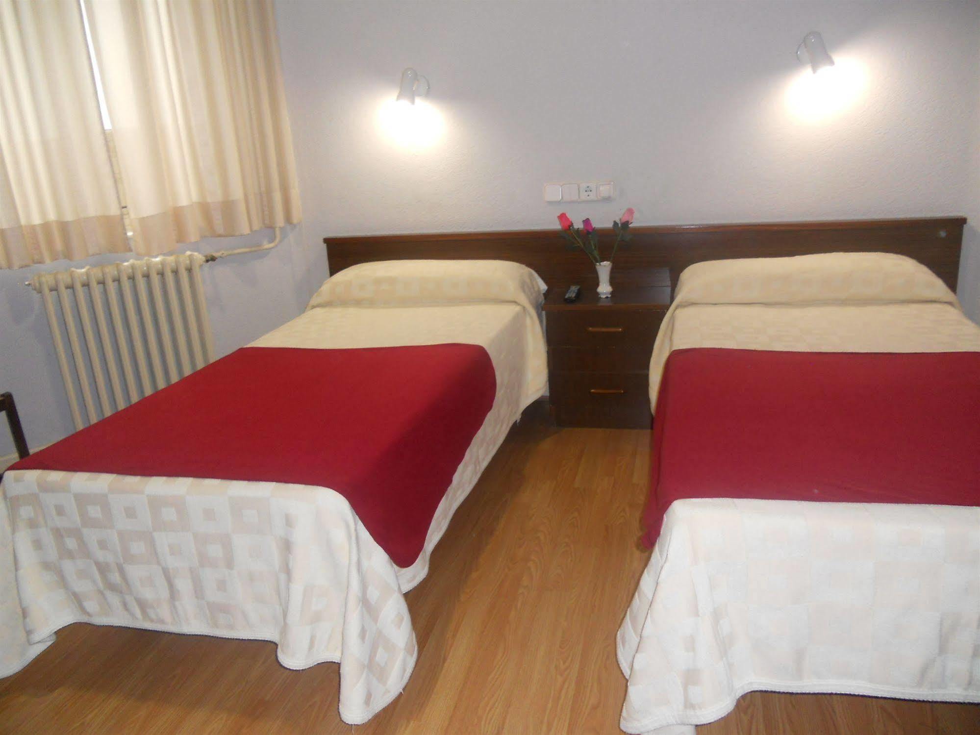 Hostal Olga Madri Exterior foto