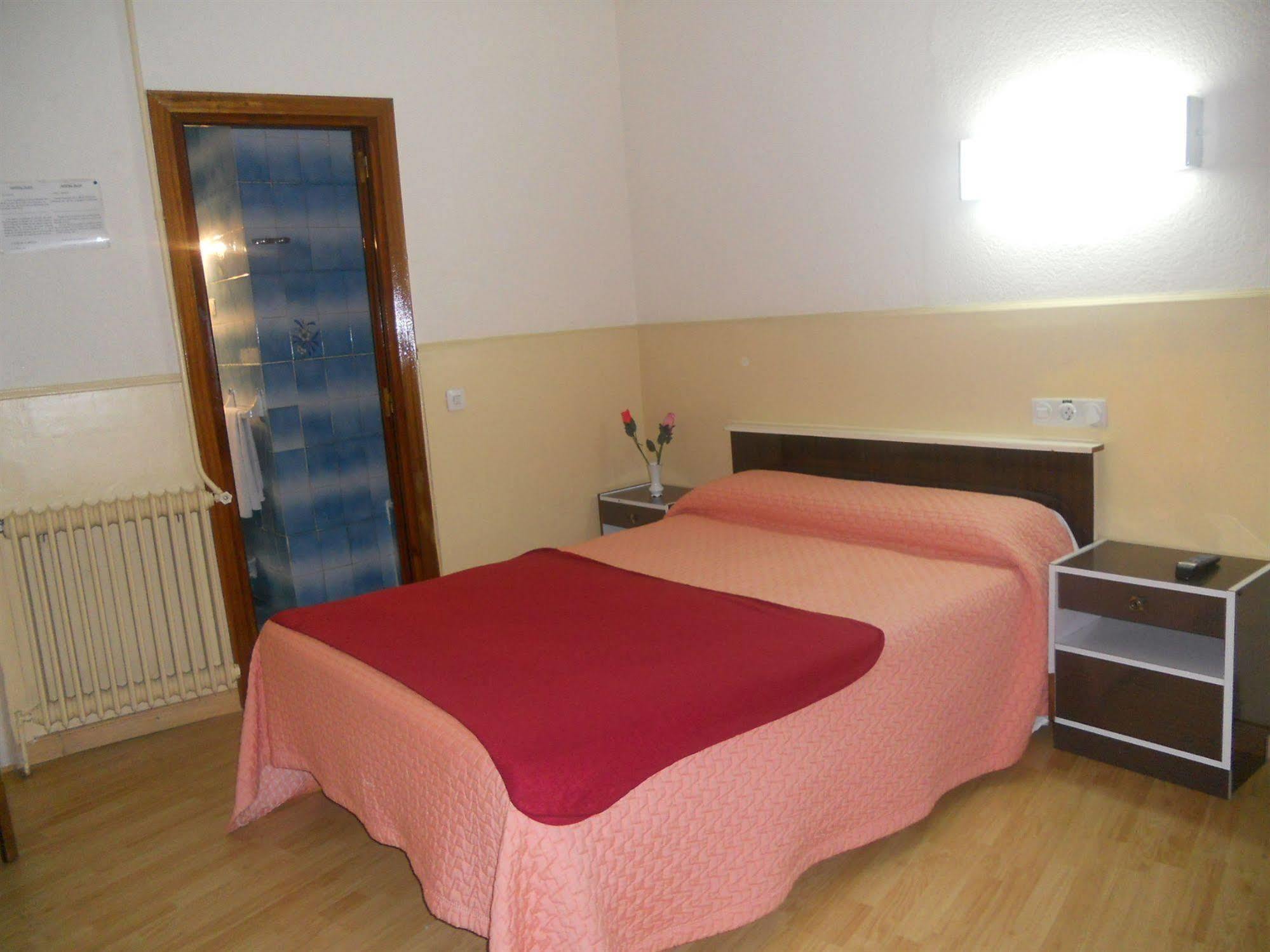 Hostal Olga Madri Exterior foto