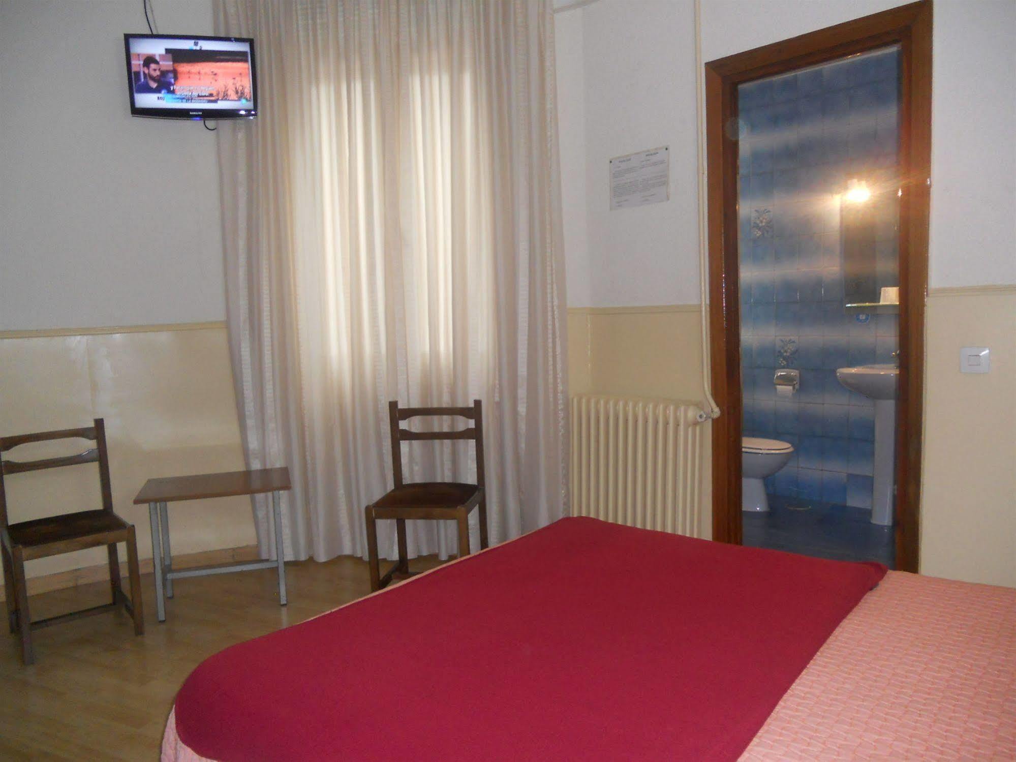 Hostal Olga Madri Exterior foto